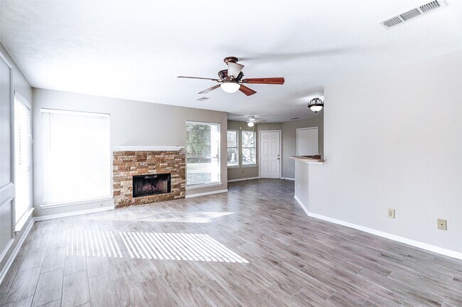 Foto del edificio - 2103 Charlton House Ln
