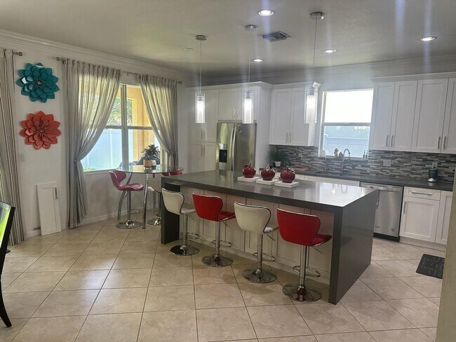 Building Photo - 2949 SW Porpoise Cir