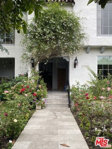 Foto del edificio - 10520 Eastborne Ave