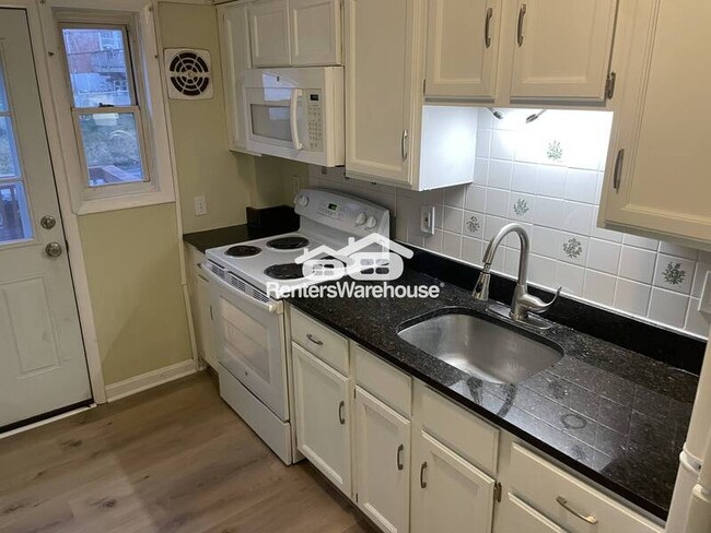 Building Photo - 925 St Agnes Ln