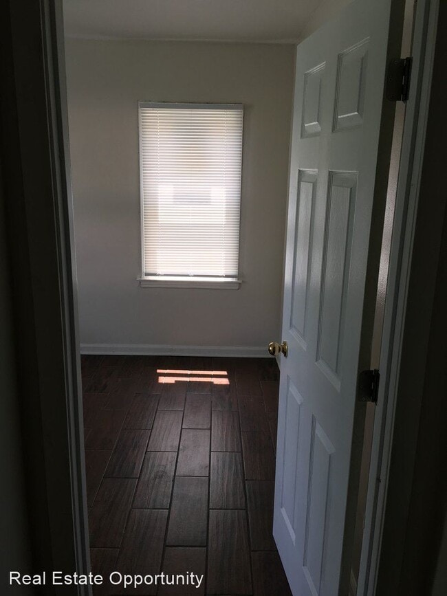 Building Photo - 2 br, 1 bath House - 664 Whitethorne Ave