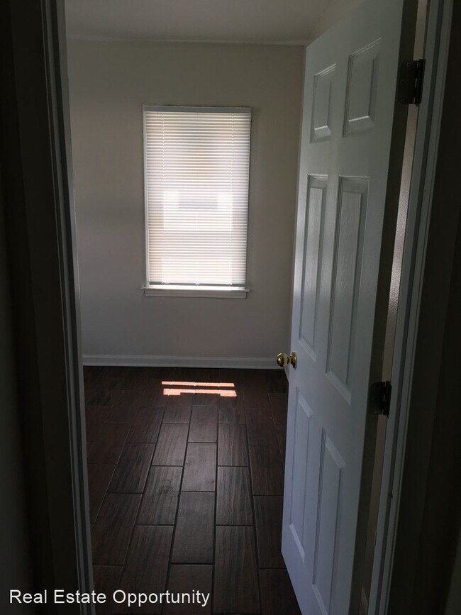 Foto del edificio - 2 br, 1 bath House - 664 Whitethorne Ave