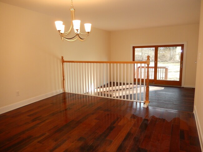 Building Photo - 222 Melody Ln