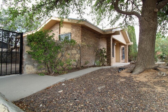Building Photo - 3205 Fierro Dr