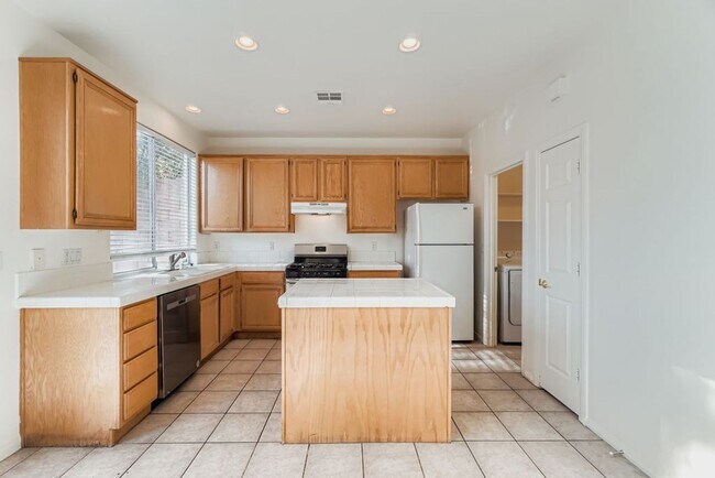 Foto del edificio - Newly remodeled 3 bedroom Summerlin home!
