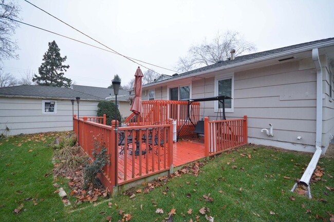 Building Photo - Great ranch style home near John Marshall ...