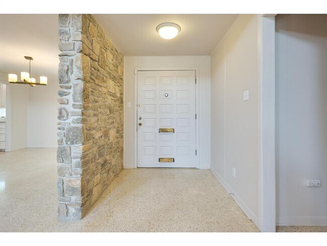 Building Photo - 6100 Mountainclimb Dr