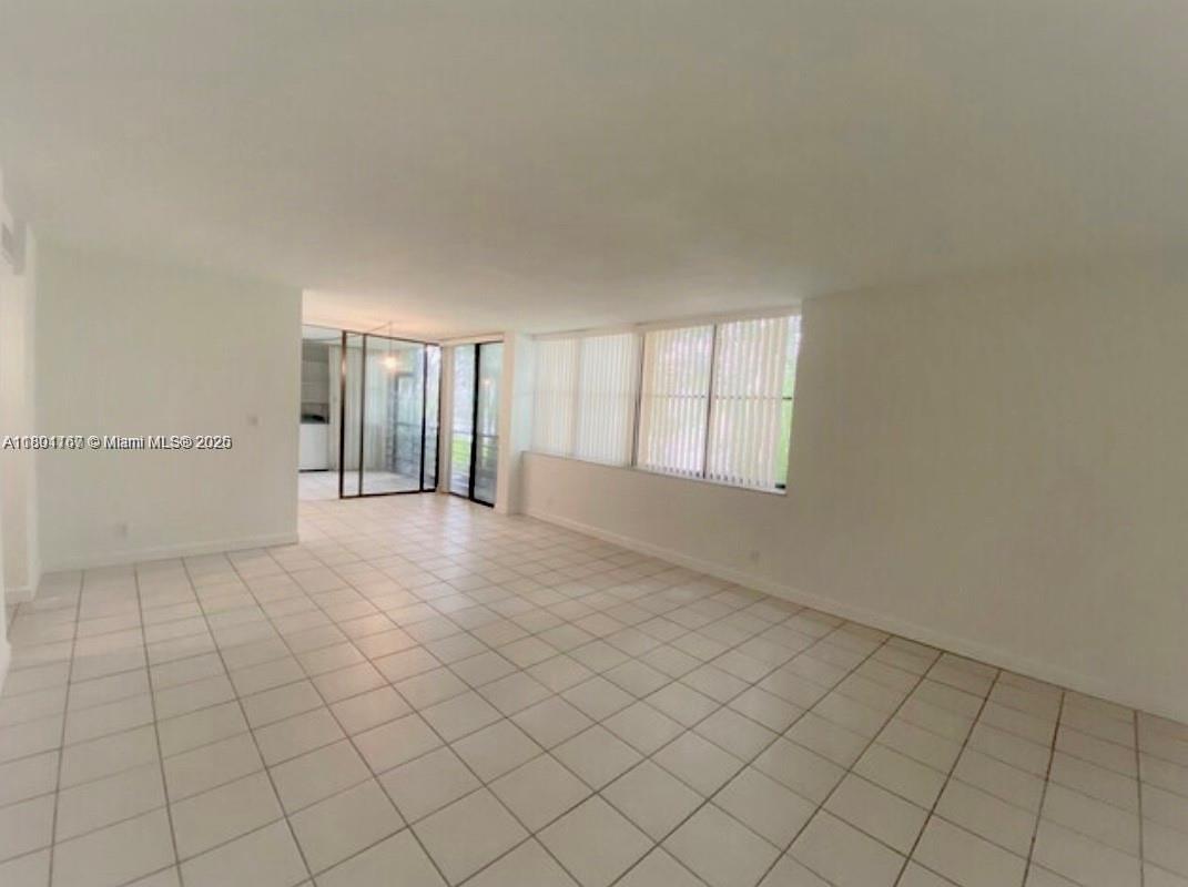 Foto del edificio - 20381 NE 30th Ave
