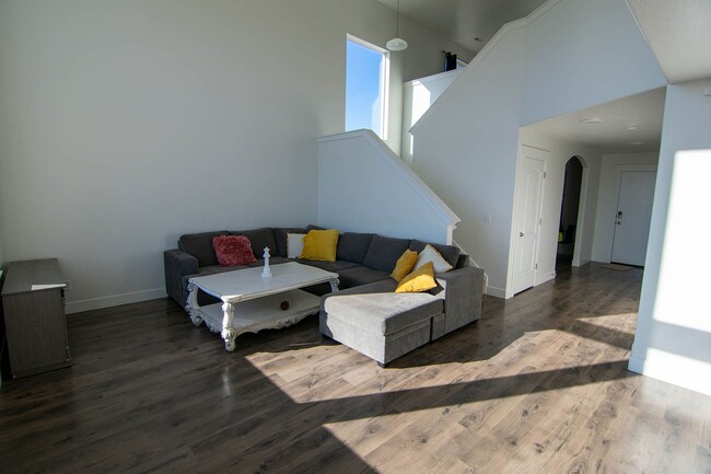 Building Photo - **$1000 OFF FIRST MONTH** New 5-Bed Eagle ...