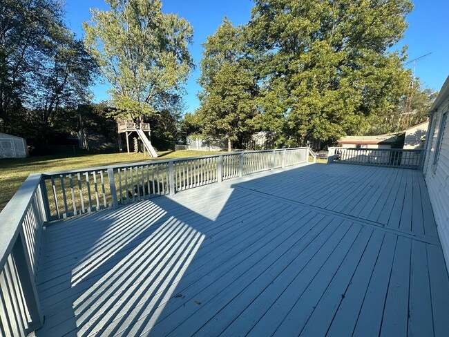 Building Photo - FOR LEASE - 3 bed, 2 bath, 1400 sqft singl...