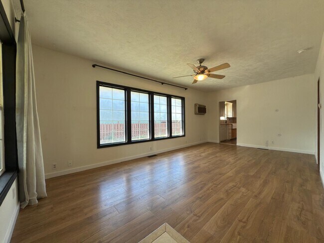 Foto del edificio - 8907 E Boone Ave