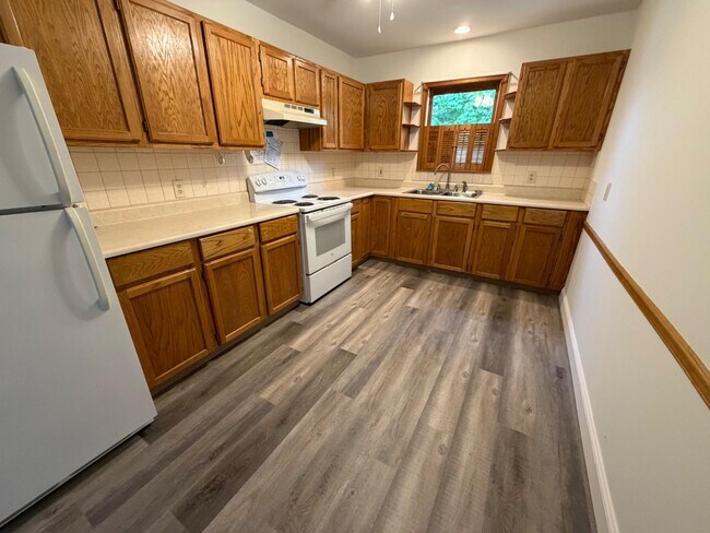 Foto del edificio - 122 Pine Glen Rd