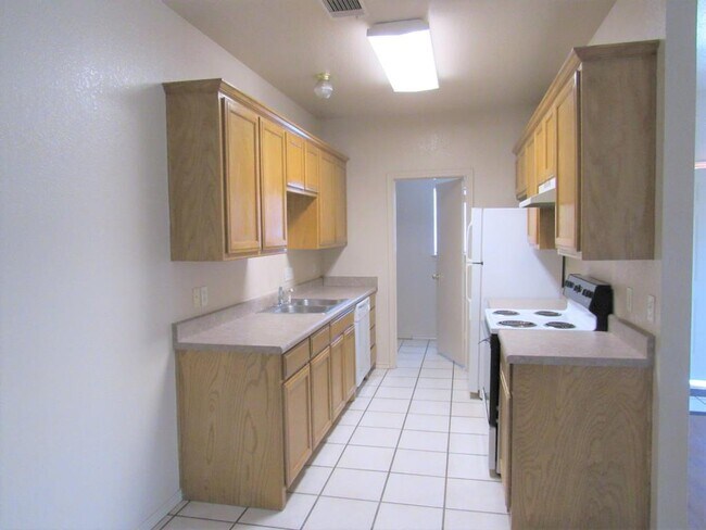 Building Photo - 404 Turkey Creek Trail