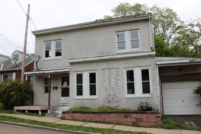 Building Photo - 128 James St