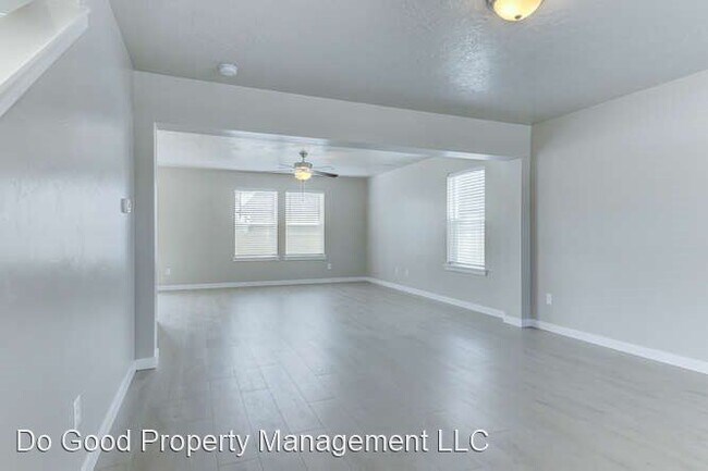 Foto del edificio - 4 br, 2.5 bath House - 7777 E. Tea Party Dr.