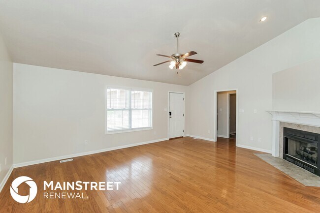 Foto del edificio - 1201 Fox Ridge Dr