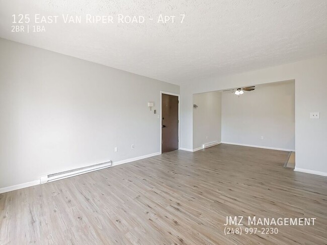 Building Photo - 125 E Van Riper Rd