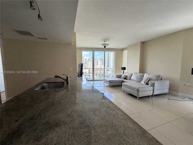 Foto del edificio - 185 SW 7th St