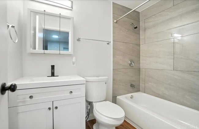 Building Photo - 506 Main St