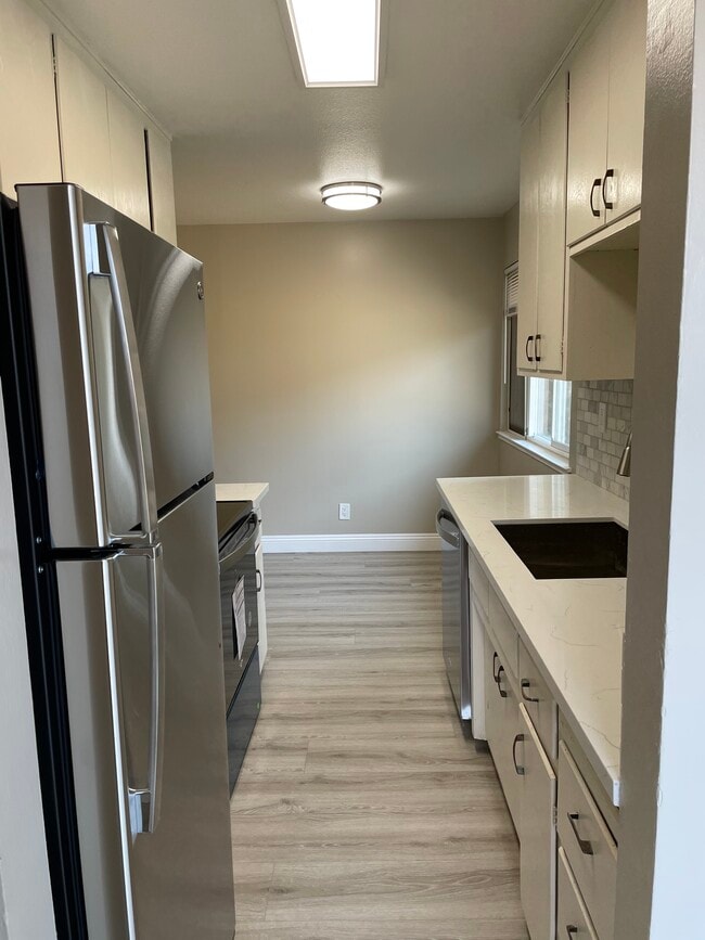 Building Photo - 908 Dornajo Way
