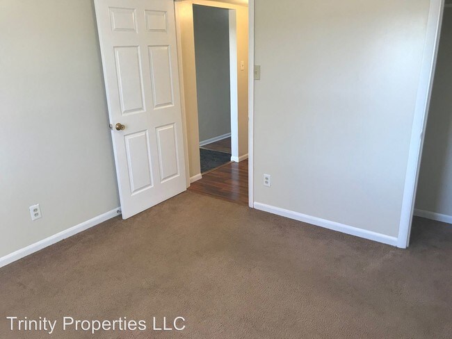 Building Photo - 1 br, 1 bath Apartment - 3369 SW Brendan Ave