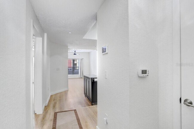 Foto del edificio - 2440 W Horatio St