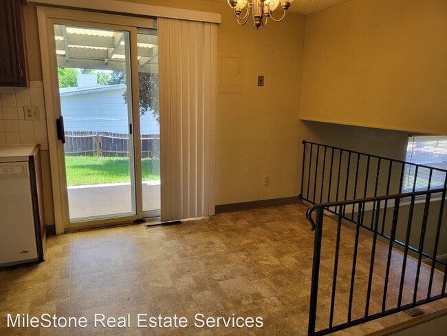Building Photo - 3 br, 1.5 bath House - 1405 Peterson Rd
