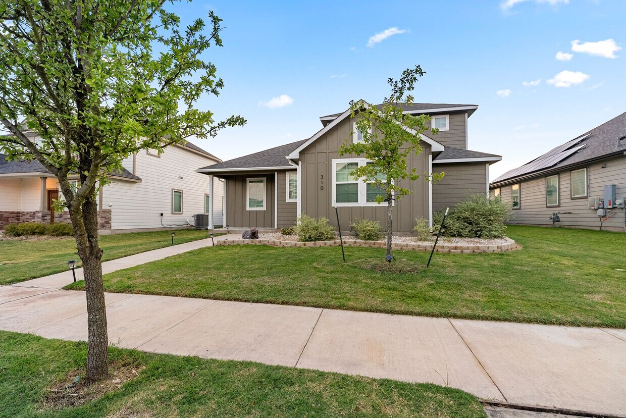 Foto principal - Beautiful 4 bedroom, 3 bathroom home in Hu...