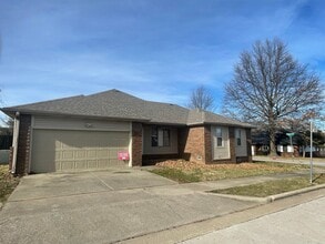 Building Photo - 2641 S Glenview Ave