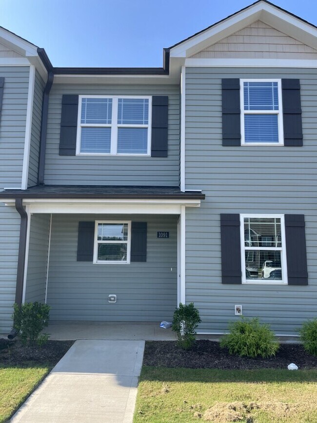 Foto del edificio - 1091 Wiggins Village Dr