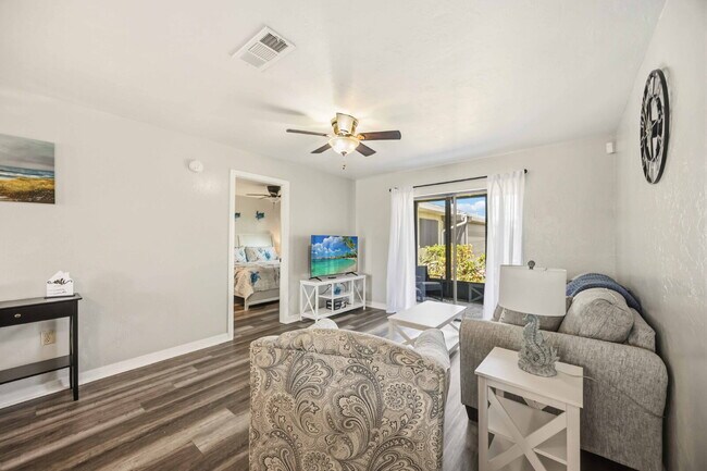 Foto del edificio - "Charming 2-Bed, 2-Bath Villa in Lake Shore Condominiums"