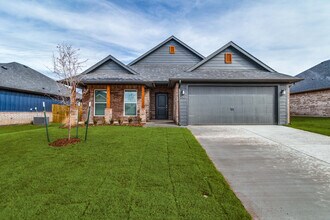 Building Photo - 2905 Orchid Dr