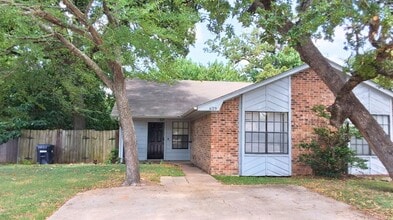 Building Photo - 629 W Ridge Dr