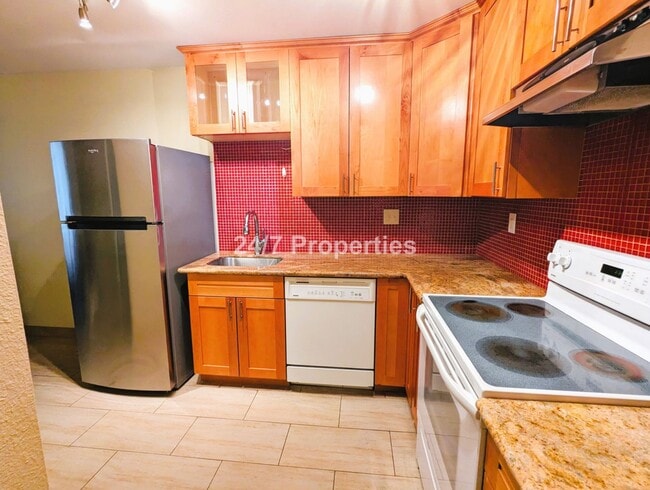 Building Photo - MOVE-IN SPECIAL! - 2BD I 2BA Apartment Clo...
