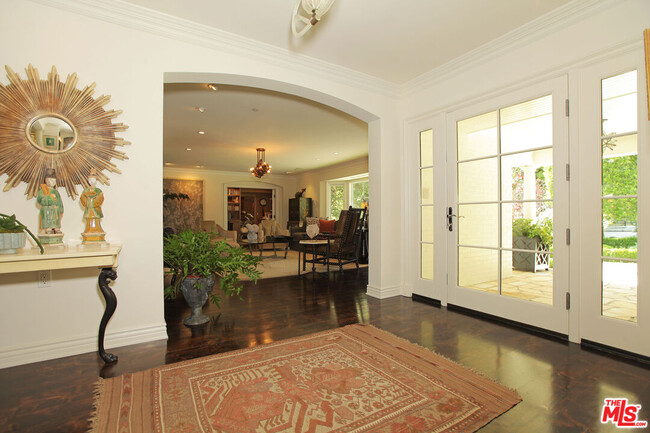 Foto del edificio - 712 N Arden Dr