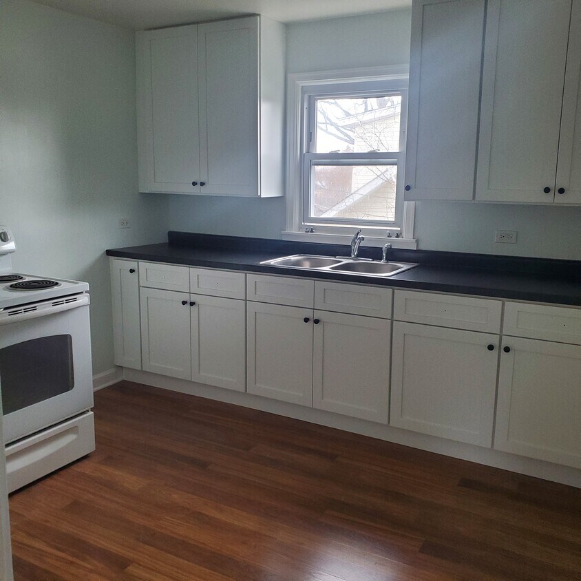 226 North Ave Unit B, Highwood, IL 60040 Apartments in Highwood, IL