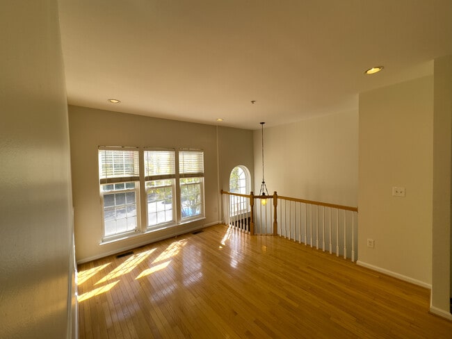 Foto del edificio - 8010 Pennington Dr