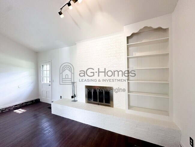 Building Photo - 909 Cherrywood Ln