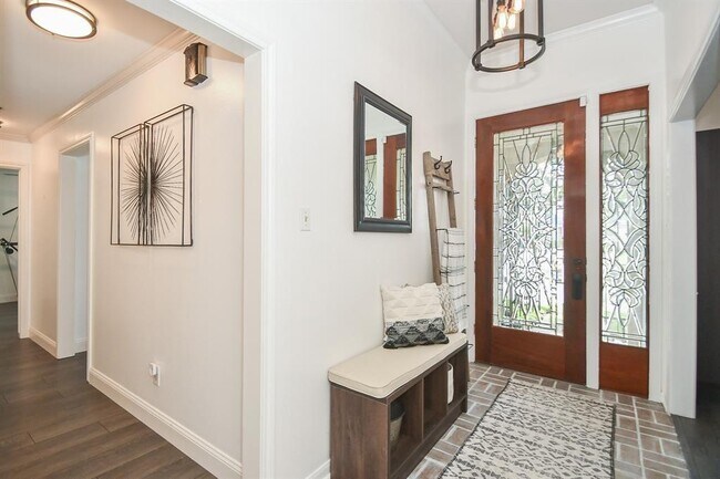 Foto del edificio - 341 Fox Briar Ln