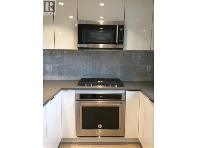 Photo du bâtiment - 2632 Library Ln