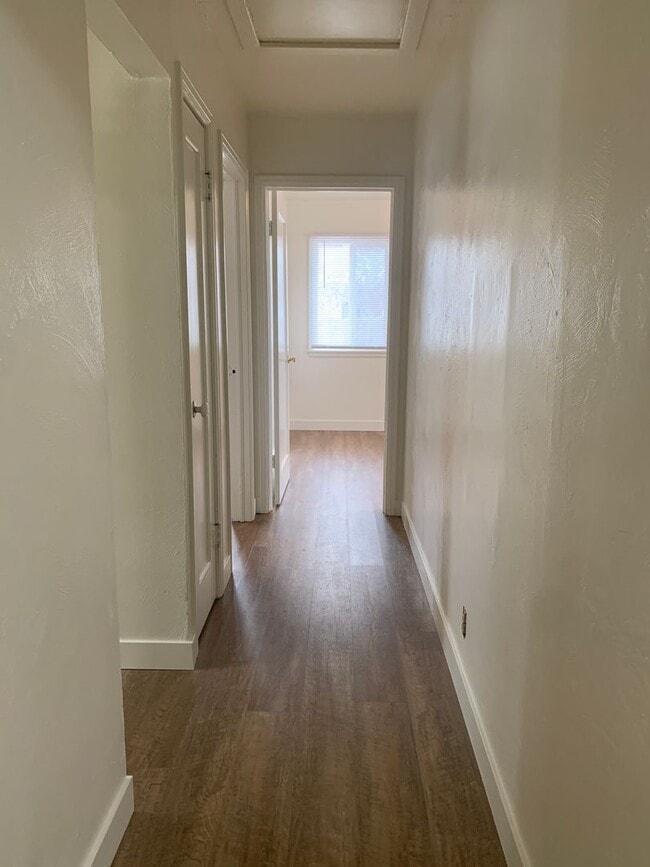 Building Photo - 2923-2925 Poly Dr