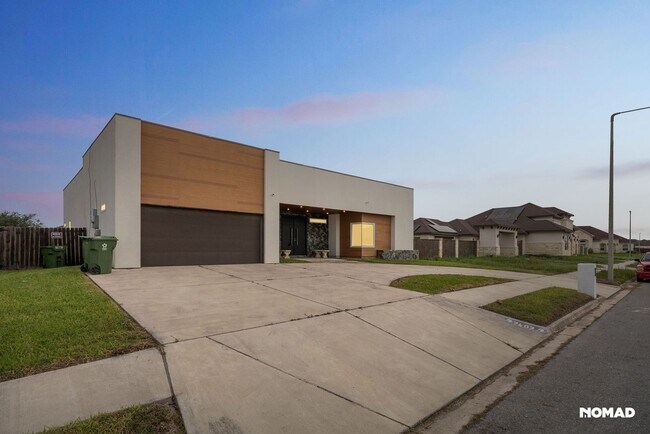 Foto del edificio - Spacious 4BR House in Brownsville