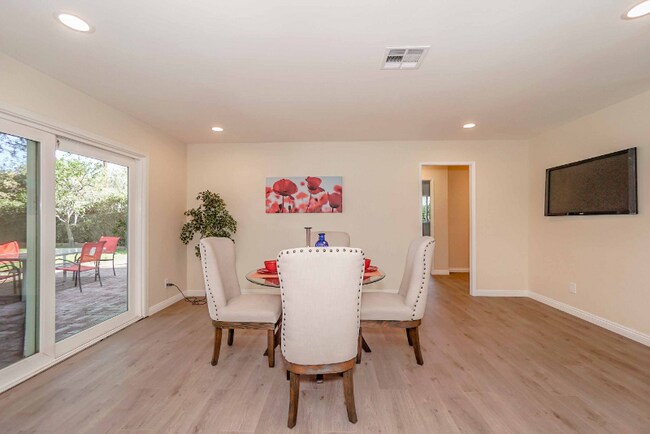 Building Photo - 717 Watson Ave