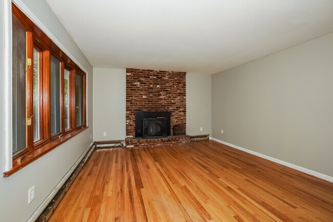 Foto del edificio - 8240 Timberlane Dr