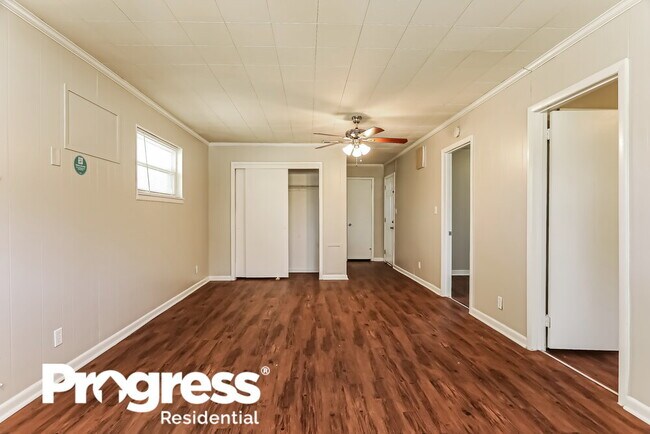 Foto del edificio - 501 Midway St