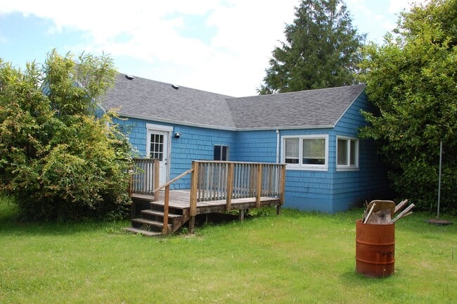 Building Photo - 3 br, 1.5 bath House - 740 Pacific Drive