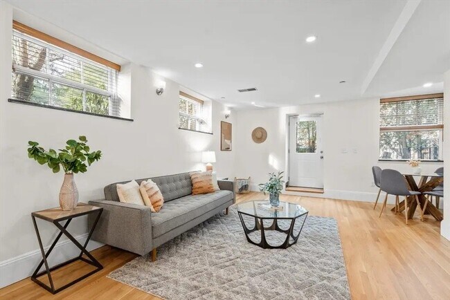 Foto del edificio - 245 Beacon St