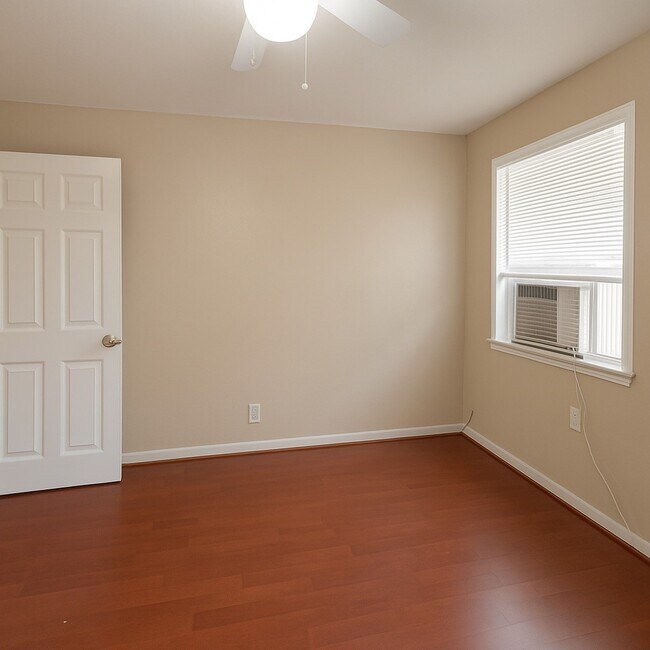 Building Photo - 610 N Vionett Ln