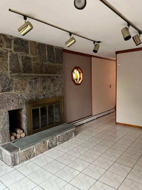 Building Photo - 295 Greaves Ave