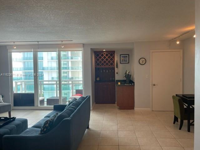 Building Photo - 6917 Collins Ave